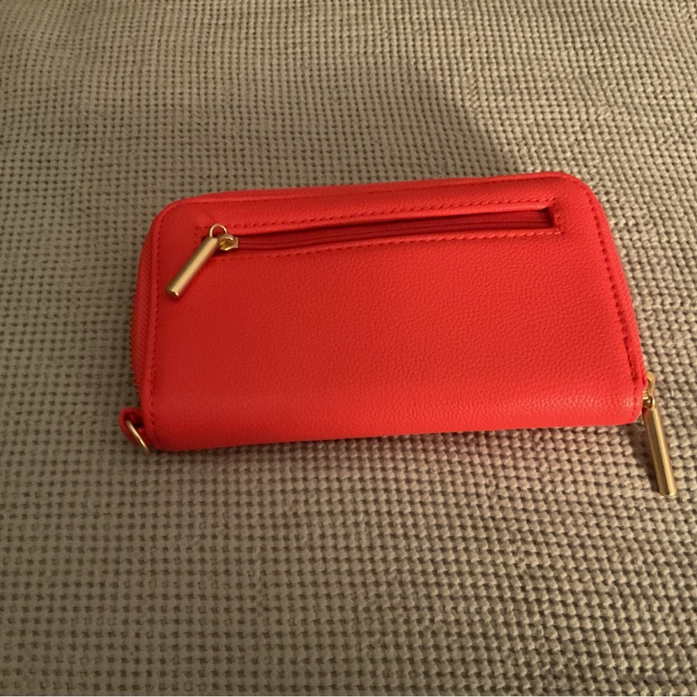- Thirtyone Slim Wallet